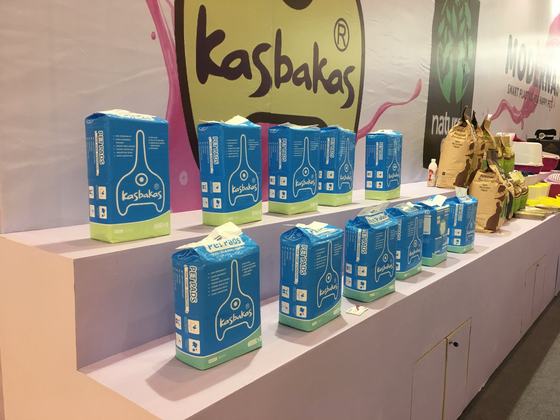 Kasbakas pet pads packs arranged on the booth display steps