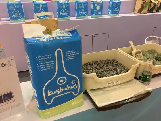 Close-up of Kasbakas pet pads packs at the trade show